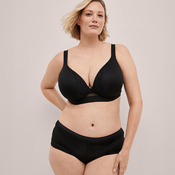 Photo of model in Cacique boyshort panties