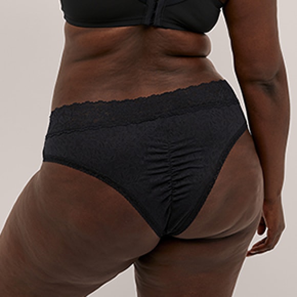 alternate Photo of model in Cacique cheeky panties