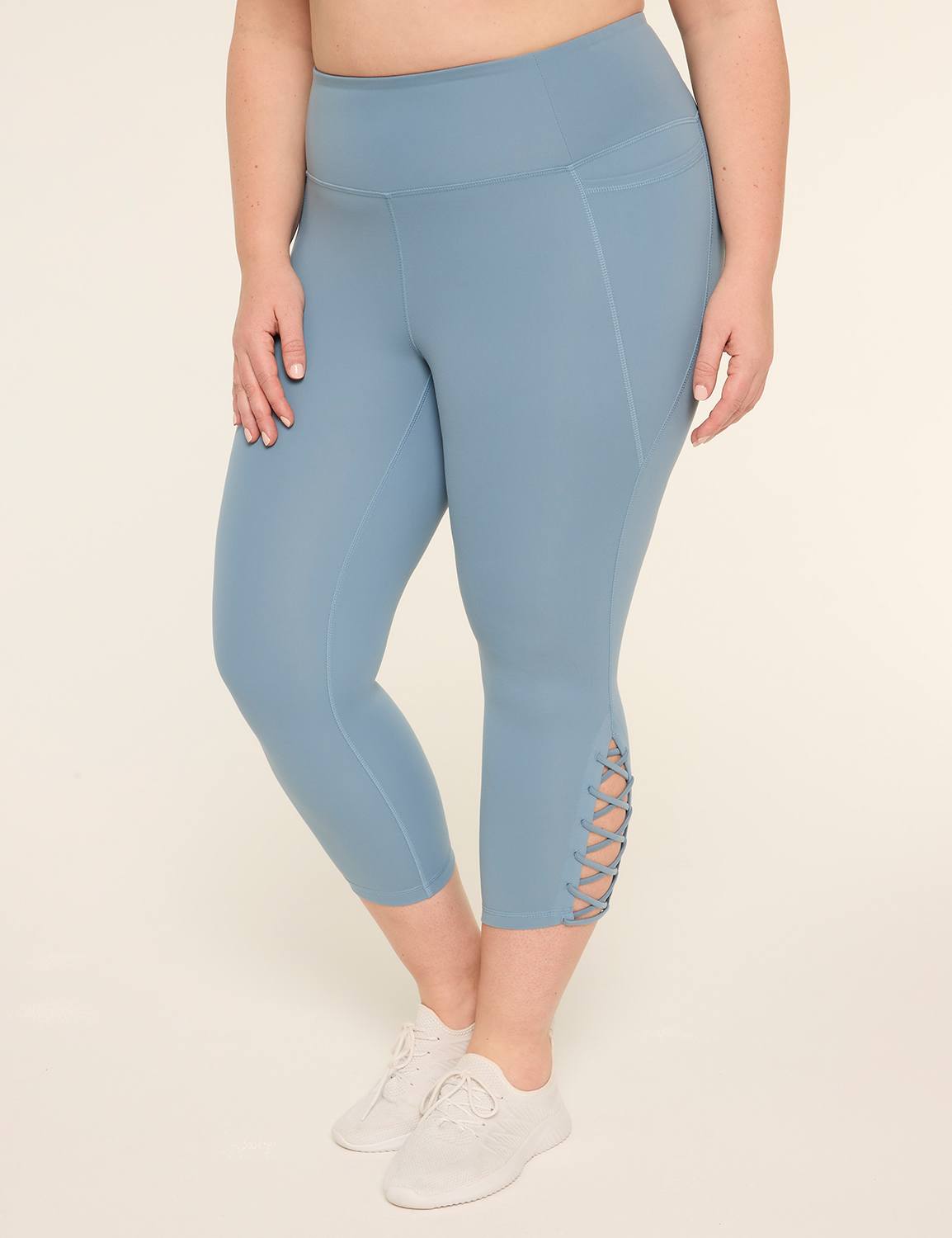 LIVI Soft Macrame-Detail 21" Capri Legging