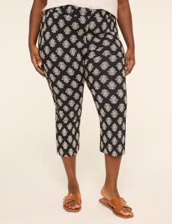 4-Season Slim Capri Pant