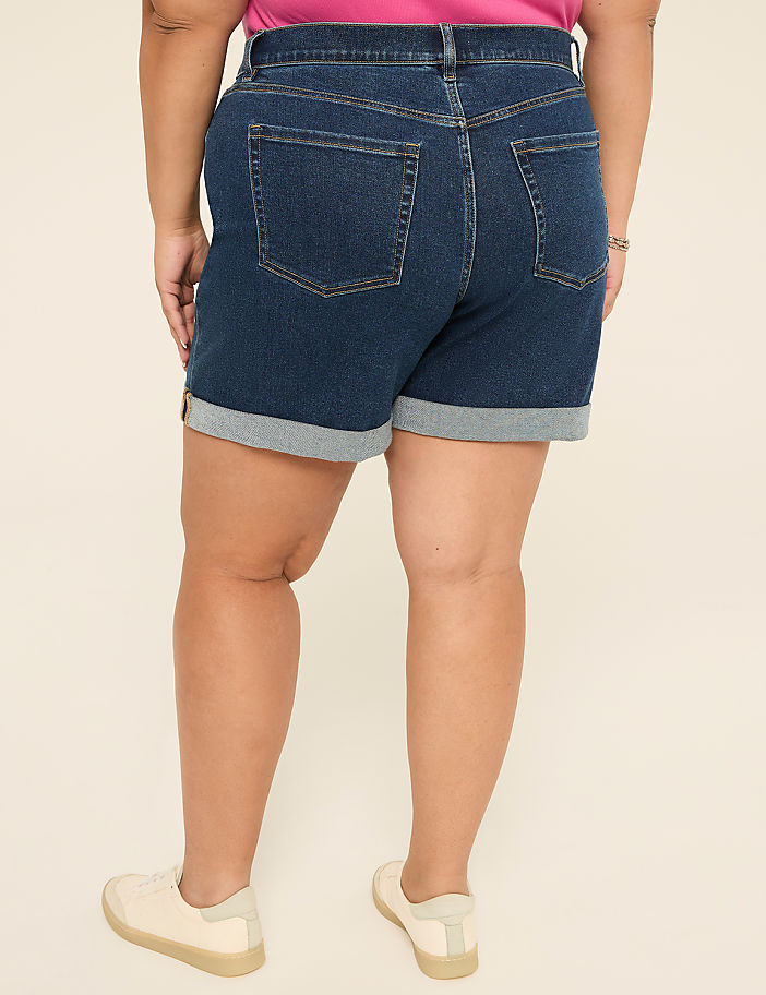 Relaxed 5.5" Short