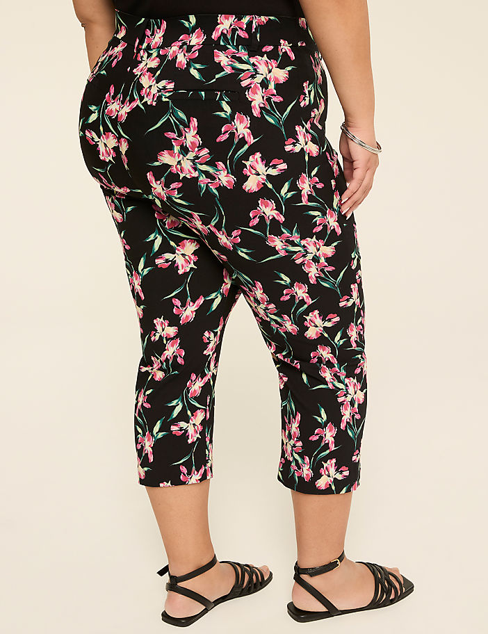 4-Season Slim Capri Pant