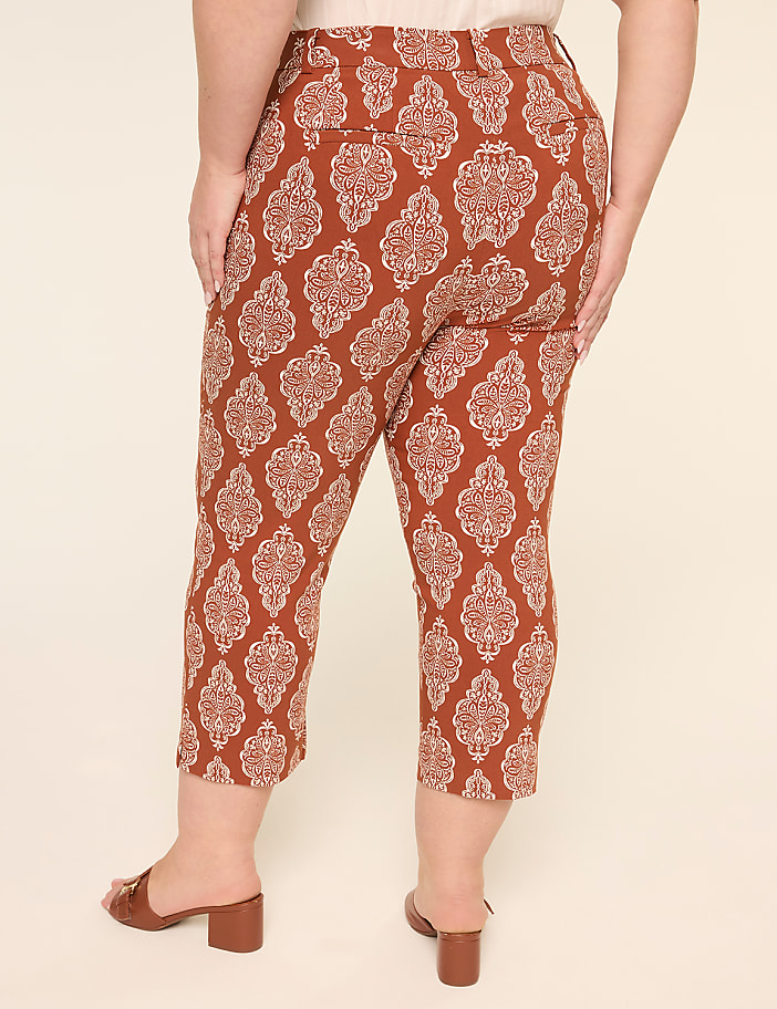 4-Season Slim Capri Pant