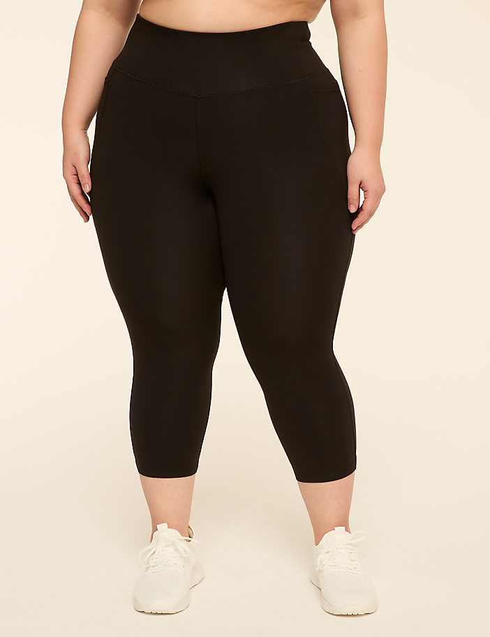 LIVI Soft Macrame-Detail 21" Capri Legging