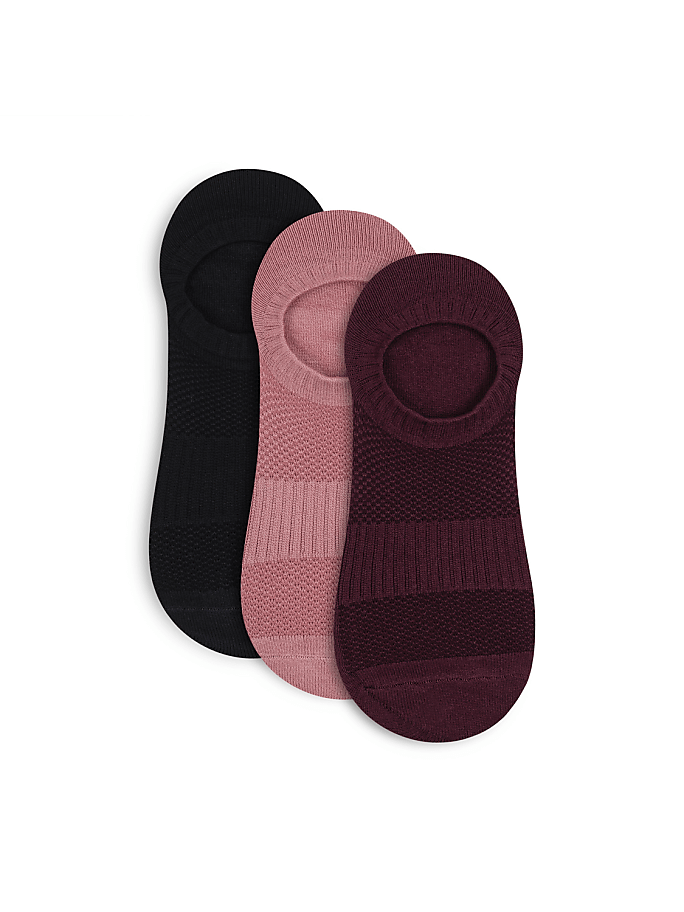 Three no-show socks in black, pink, and burgundy are arranged in the foreground against a plain white background.