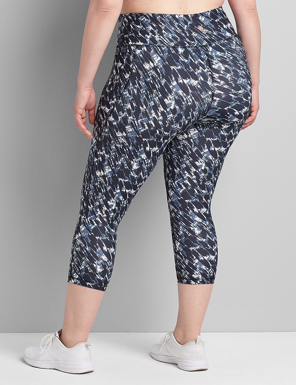 LIVI High-Rise Wicking Capri Legging Product Image 2