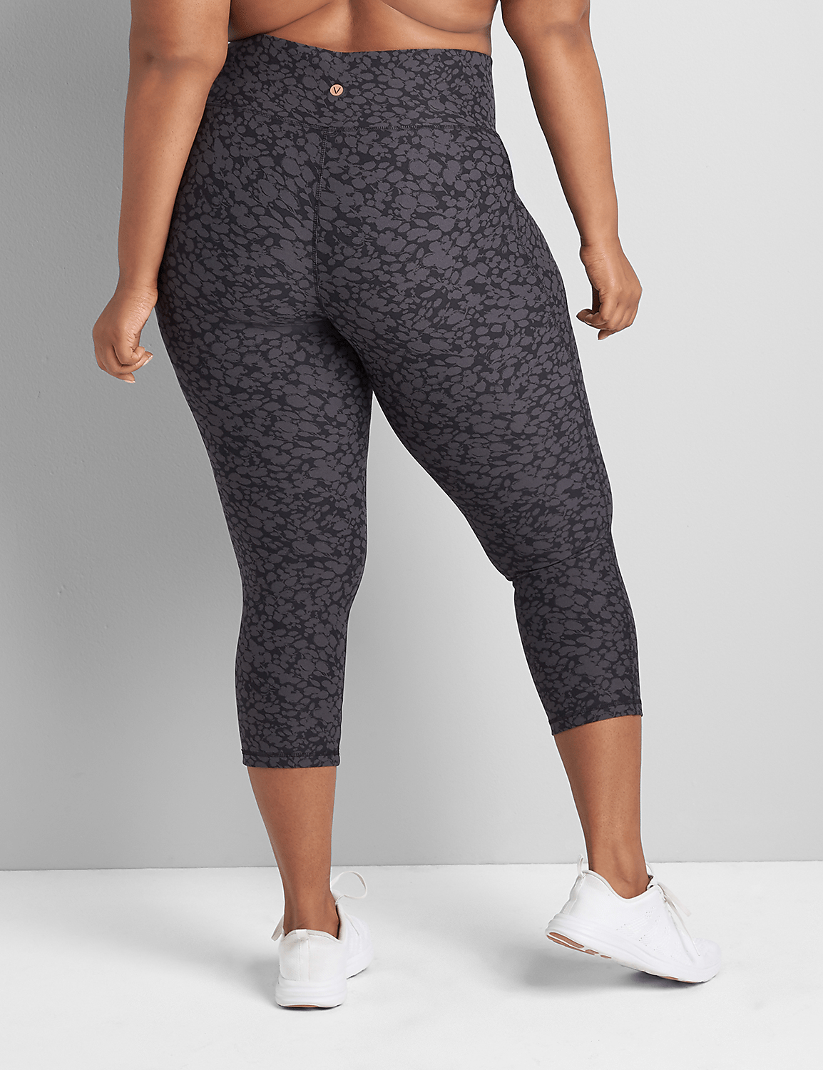 LIVI High-Rise Wicking Capri Legging With Pockets Product Image 2