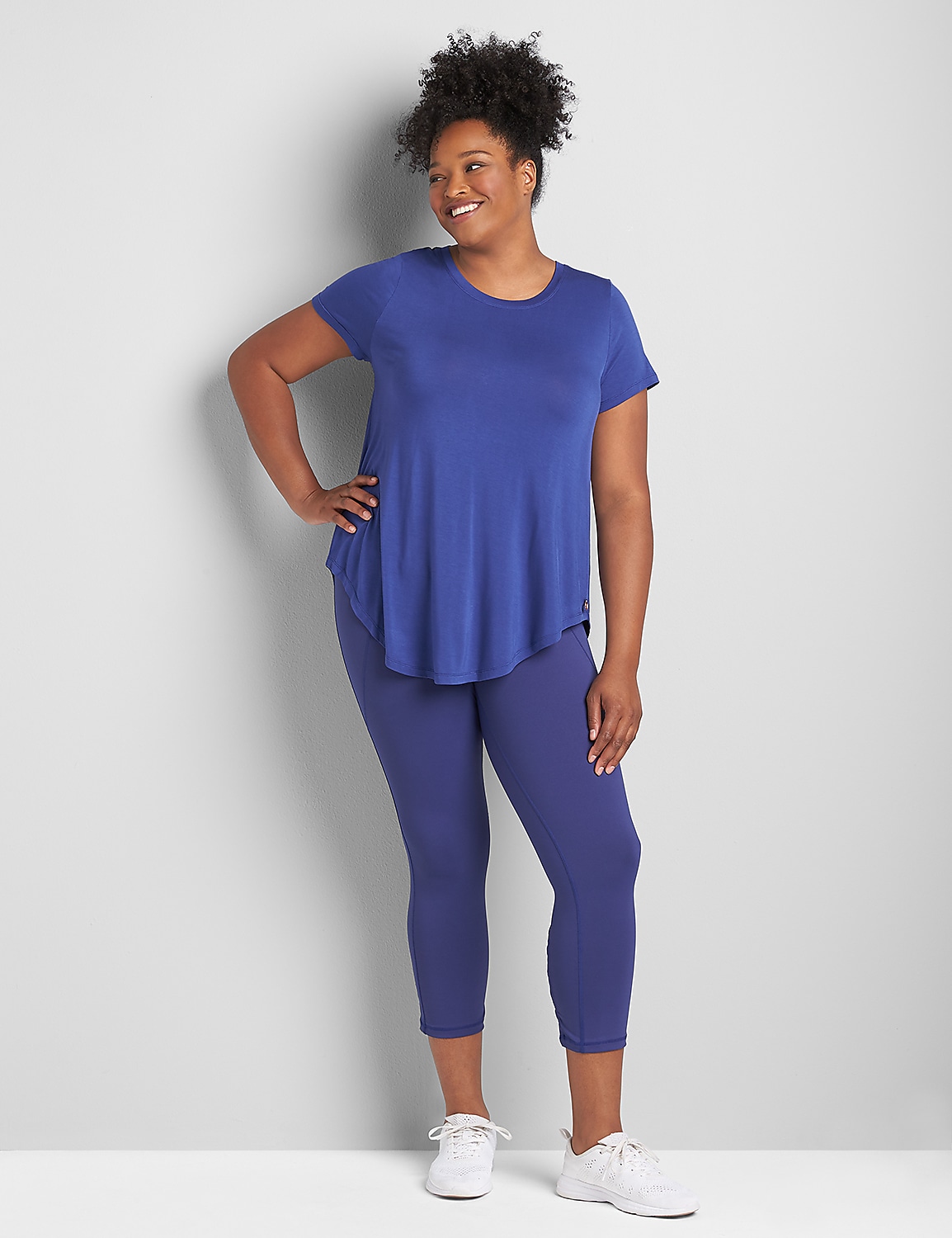 LIVI High-Rise Wicking Capri Legging with Pockets - Hem Detail Product Image 3