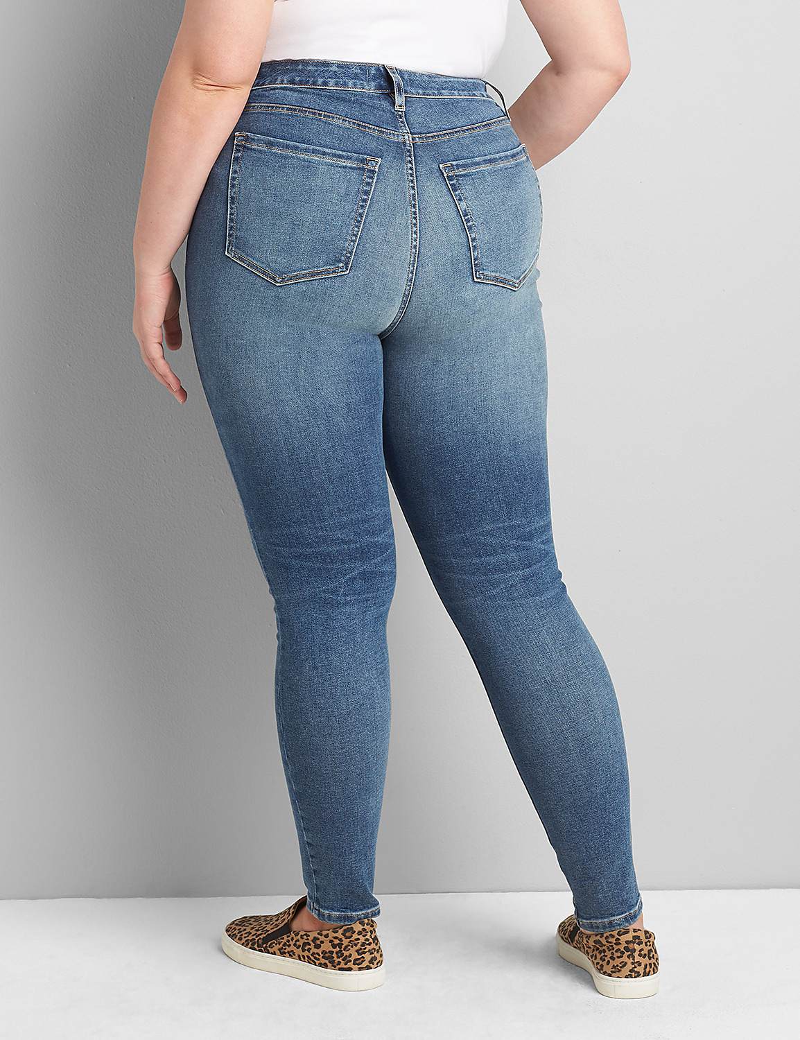 Signature Fit Ultra High-Rise Skinny Jean - Medium Wash Product Image 2