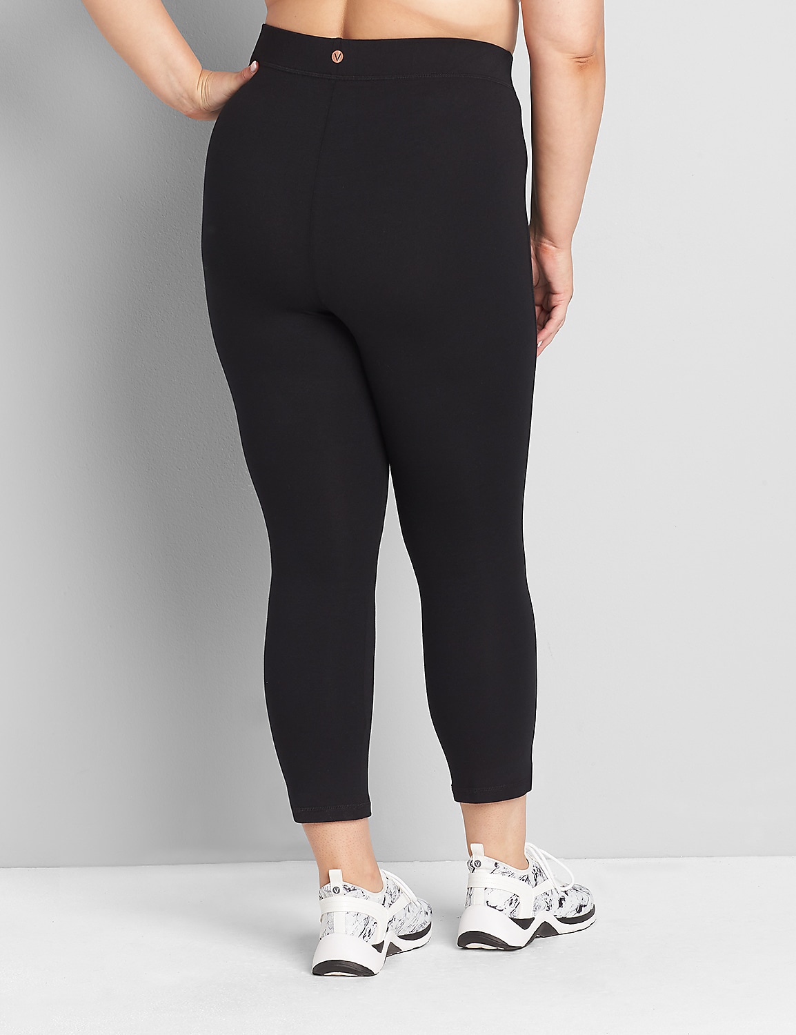 LIVI High-Rise Signature Stretch Capri Legging Product Image 2