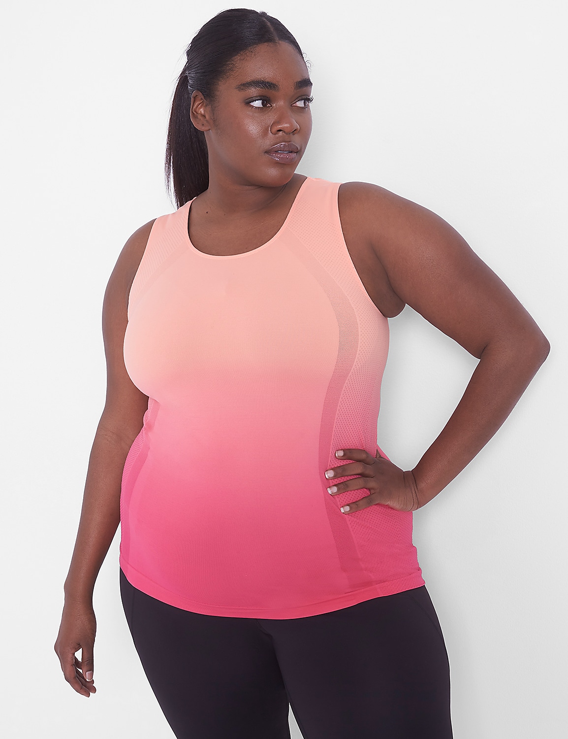 LIVI Fitted Crew-Neck Seamless Tank Product Image 1