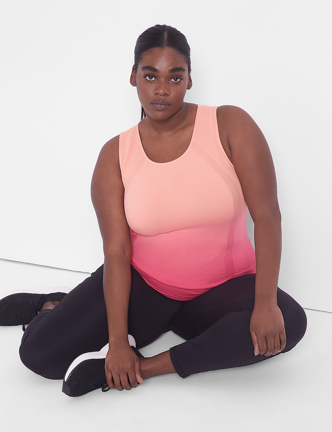 LIVI Fitted Crew-Neck Seamless Tank Product Image 3