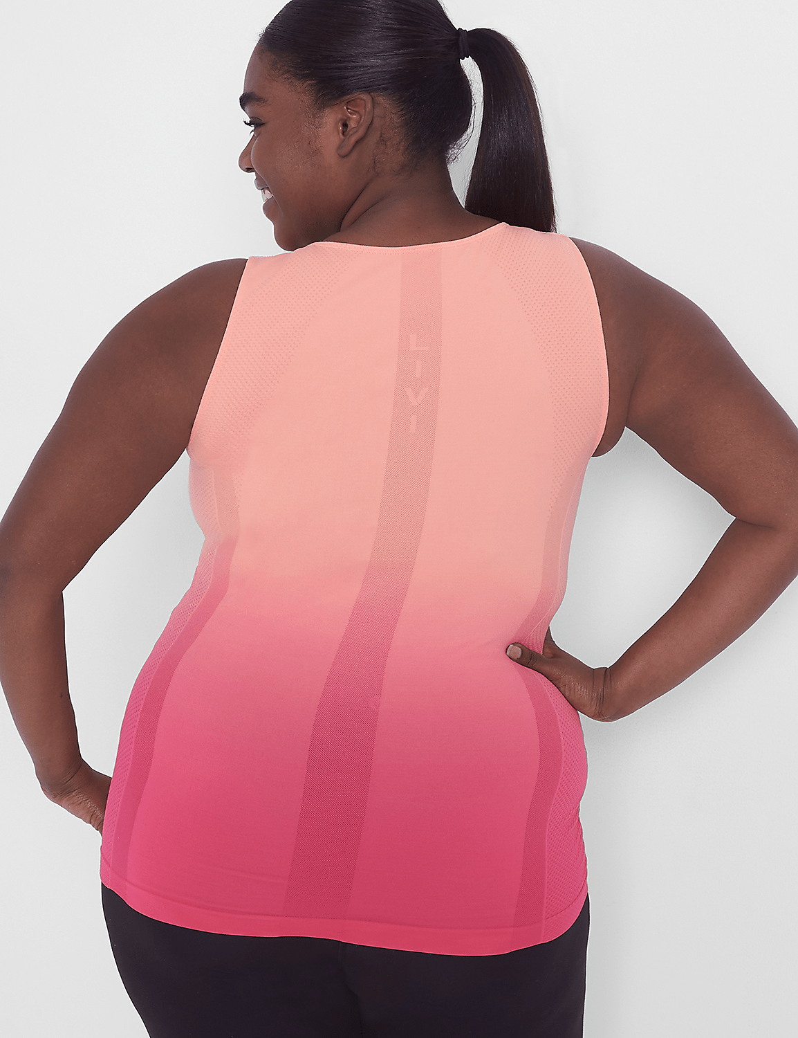 LIVI Fitted Crew-Neck Seamless Tank Product Image 2