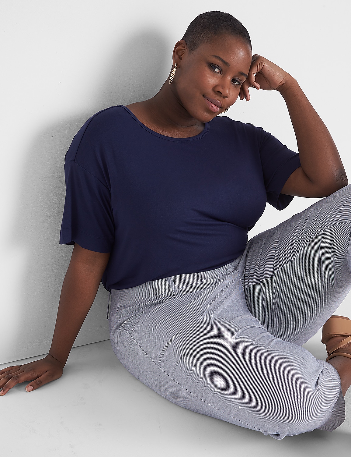 Perfect Sleeve Wide Crew-Neck Tee Product Image 4