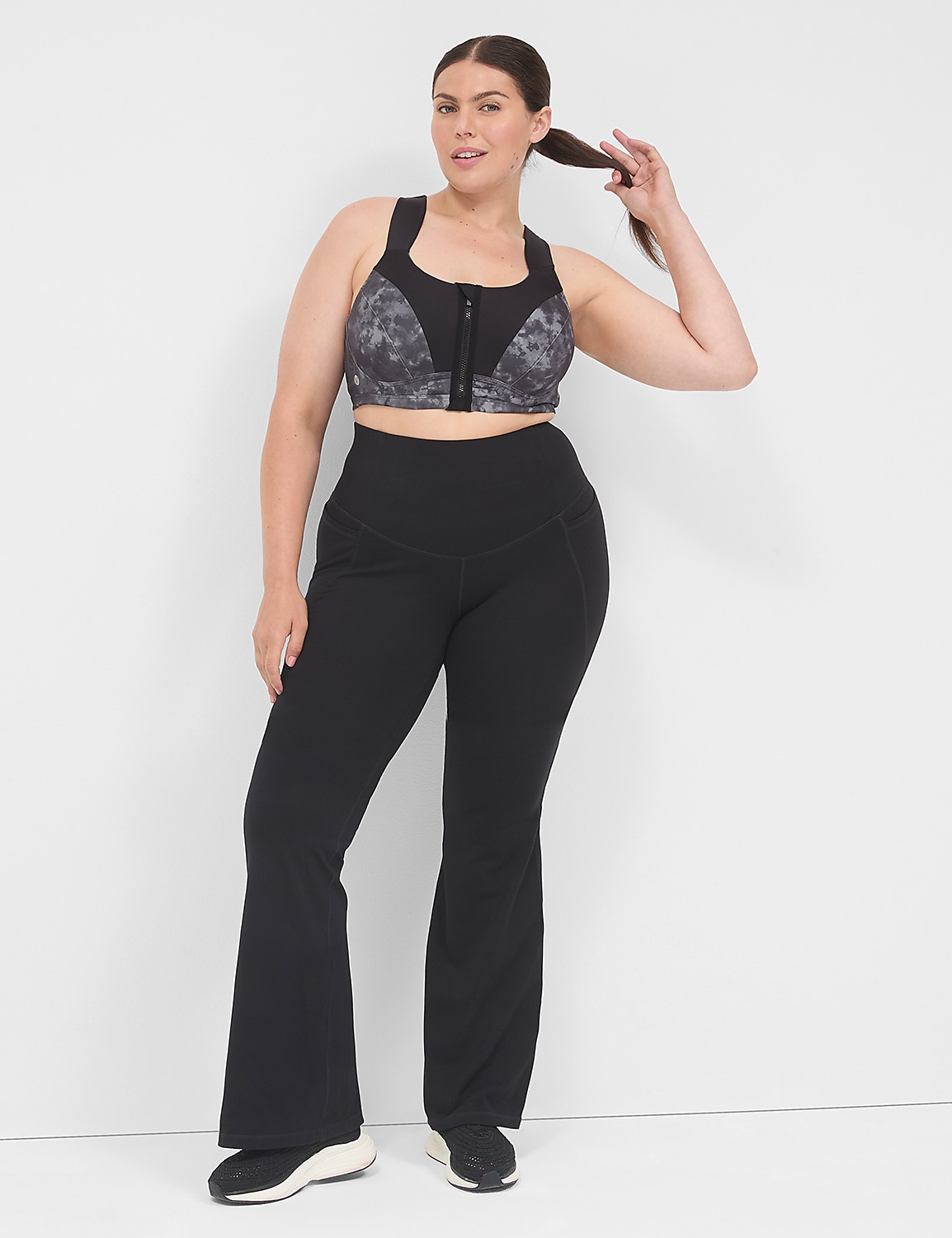 LIVI Smoothing Control Tech Signature Stretch Flare Legging Product Image 3
