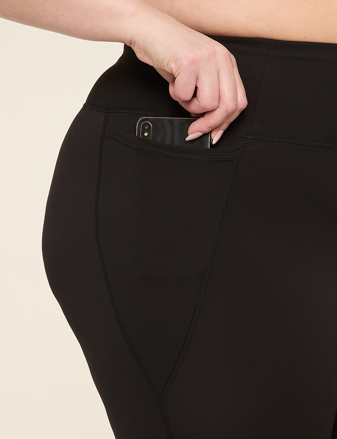 LIVI Soft Flare Legging Product Image 4
