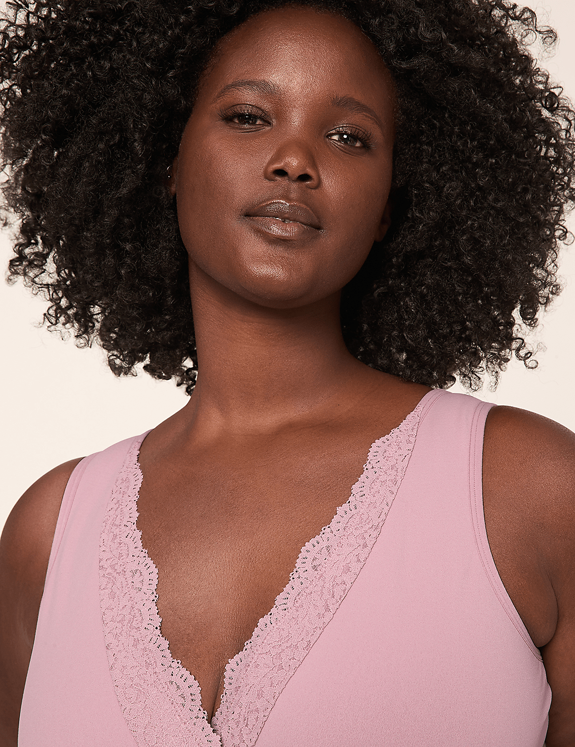 Seamless Crossover Lace-Trim Bralette Product Image 4