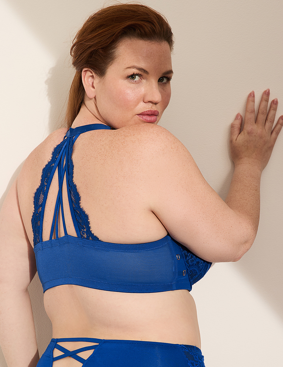 Front-Close Strappy-Back Boost Plunge Bra Product Image 3