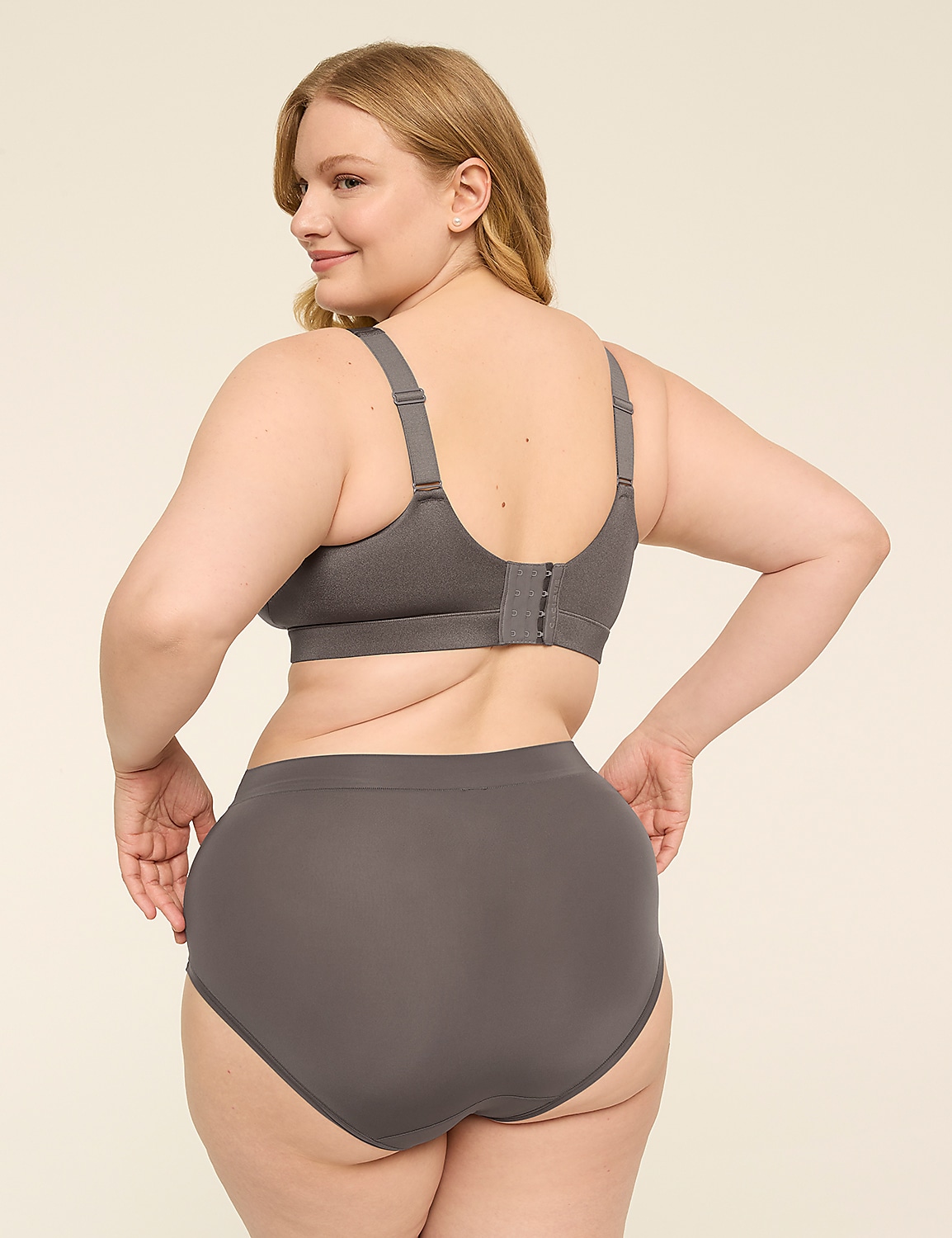 Comfort Bliss&reg; Lightly Lined No-Wire Bra Product Image 2