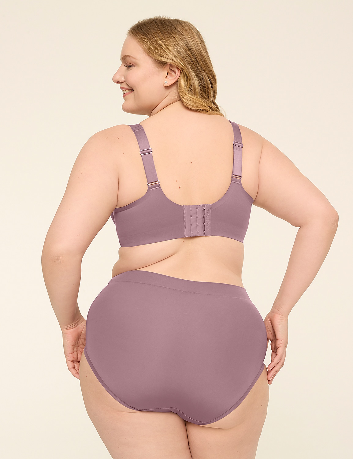 Modern Luxe Lightly Lined Full Coverage Bra Product Image 2