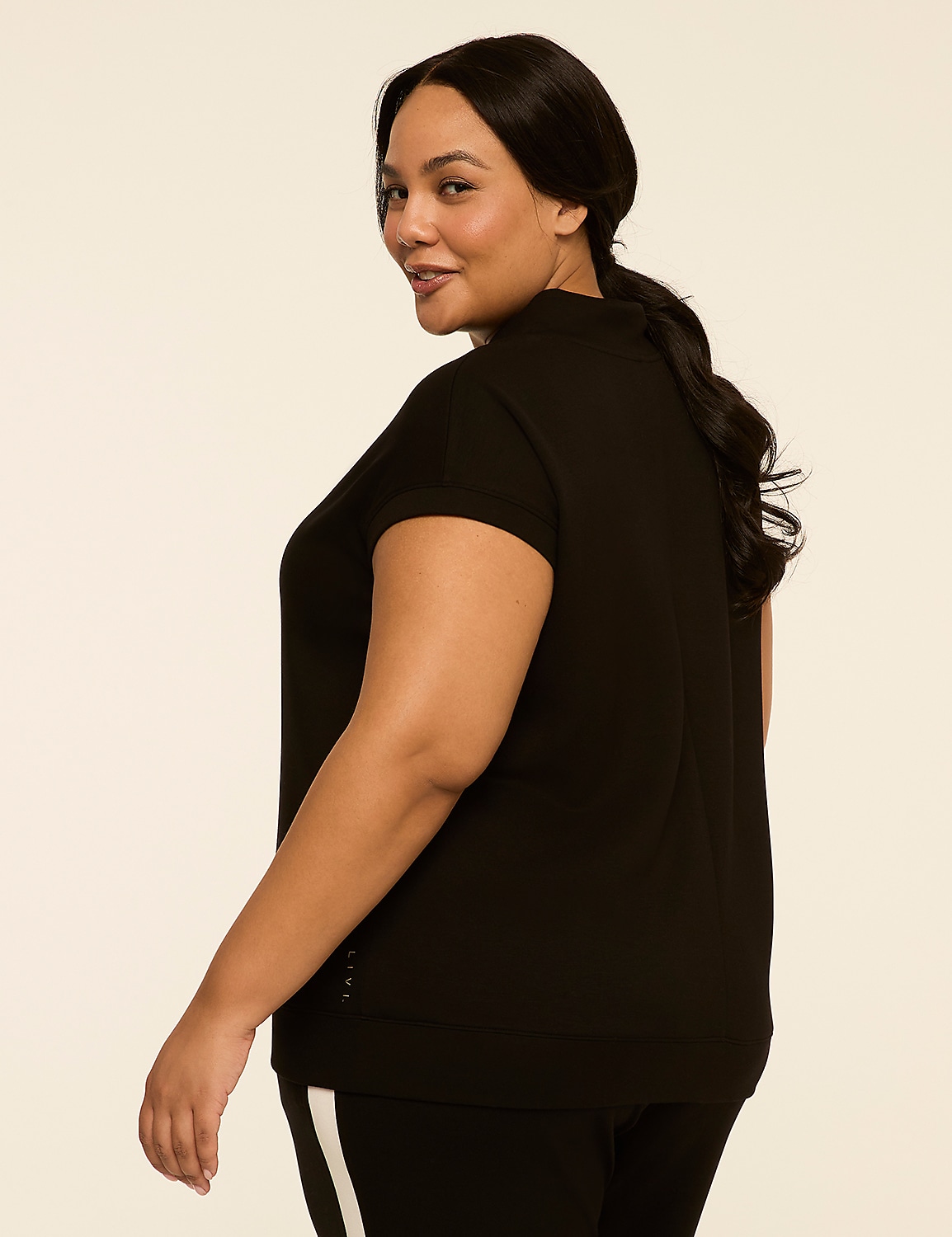 LIVI Journey Short-Sleeve Quarter-Zip Sweatshirt Product Image 2