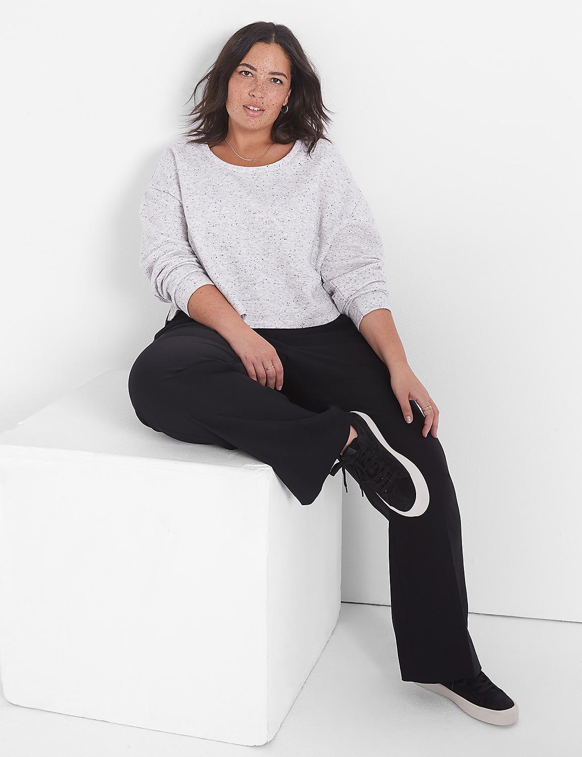 LIVI Quilted Cropped Sweatshirt Product Image 4