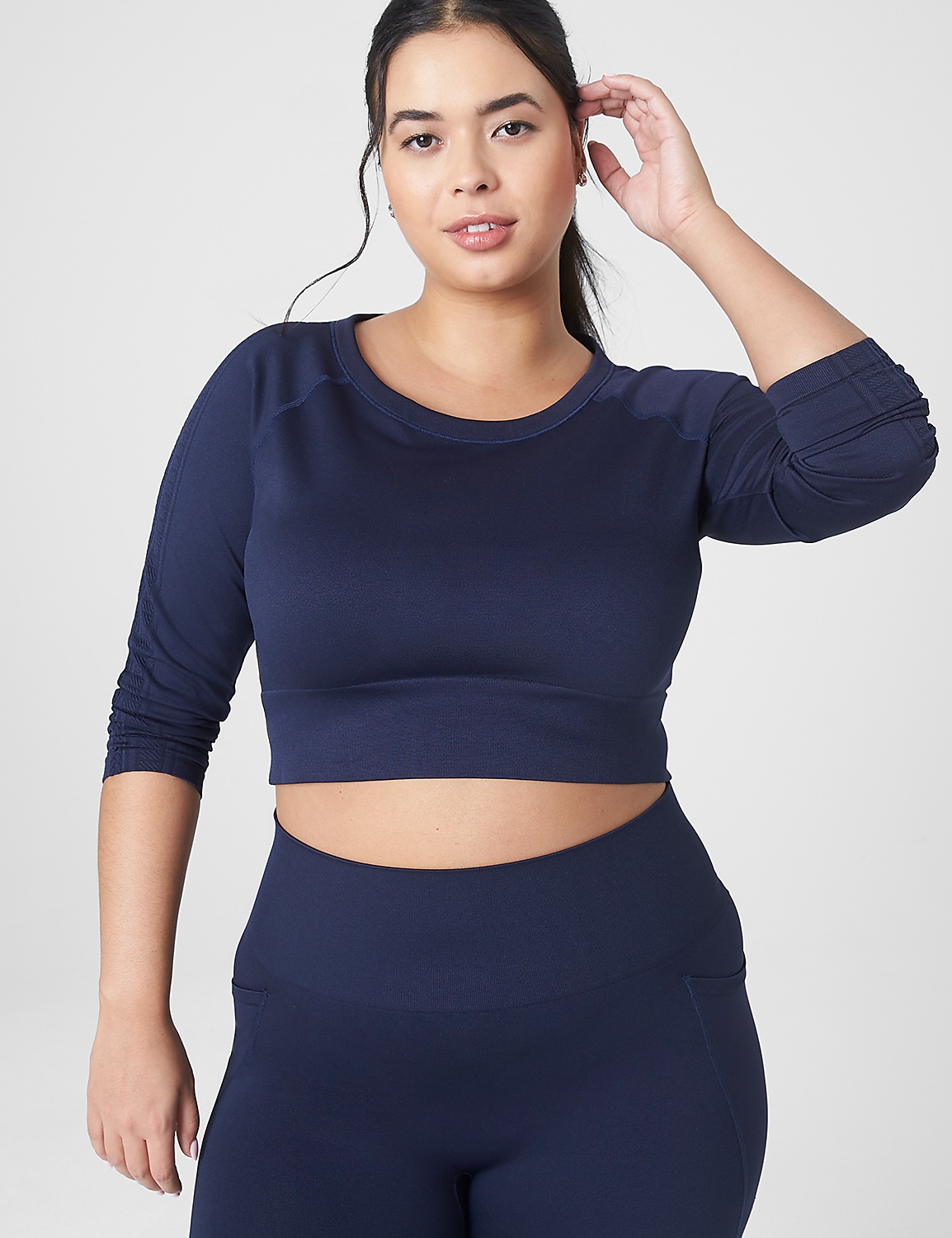 LIVI Seamless Fitted Sleeve-Detail Crop Tee Product Image 3