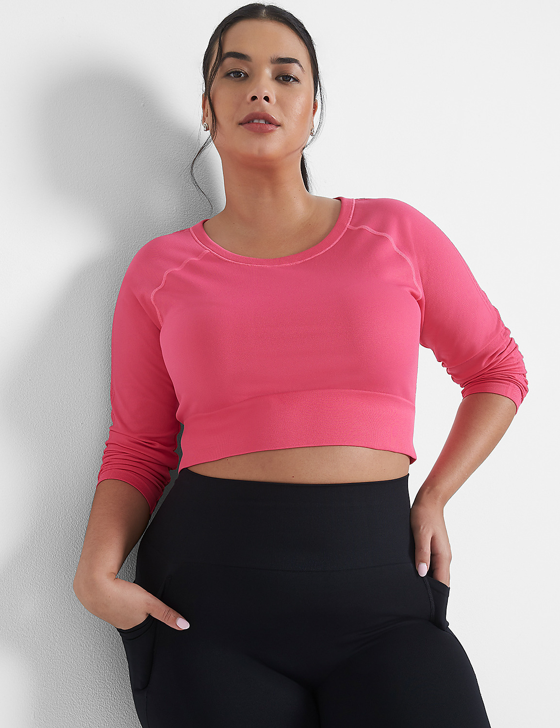 LIVI Seamless Fitted Sleeve-Detail Crop Tee Product Image 3