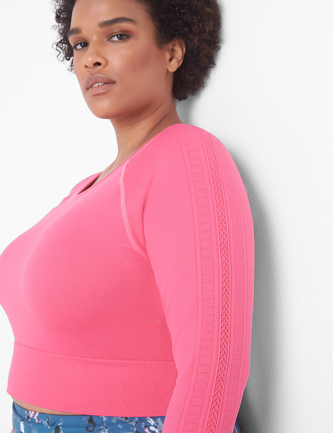 LIVI Seamless Fitted Sleeve-Detail Crop Tee Product Image 4