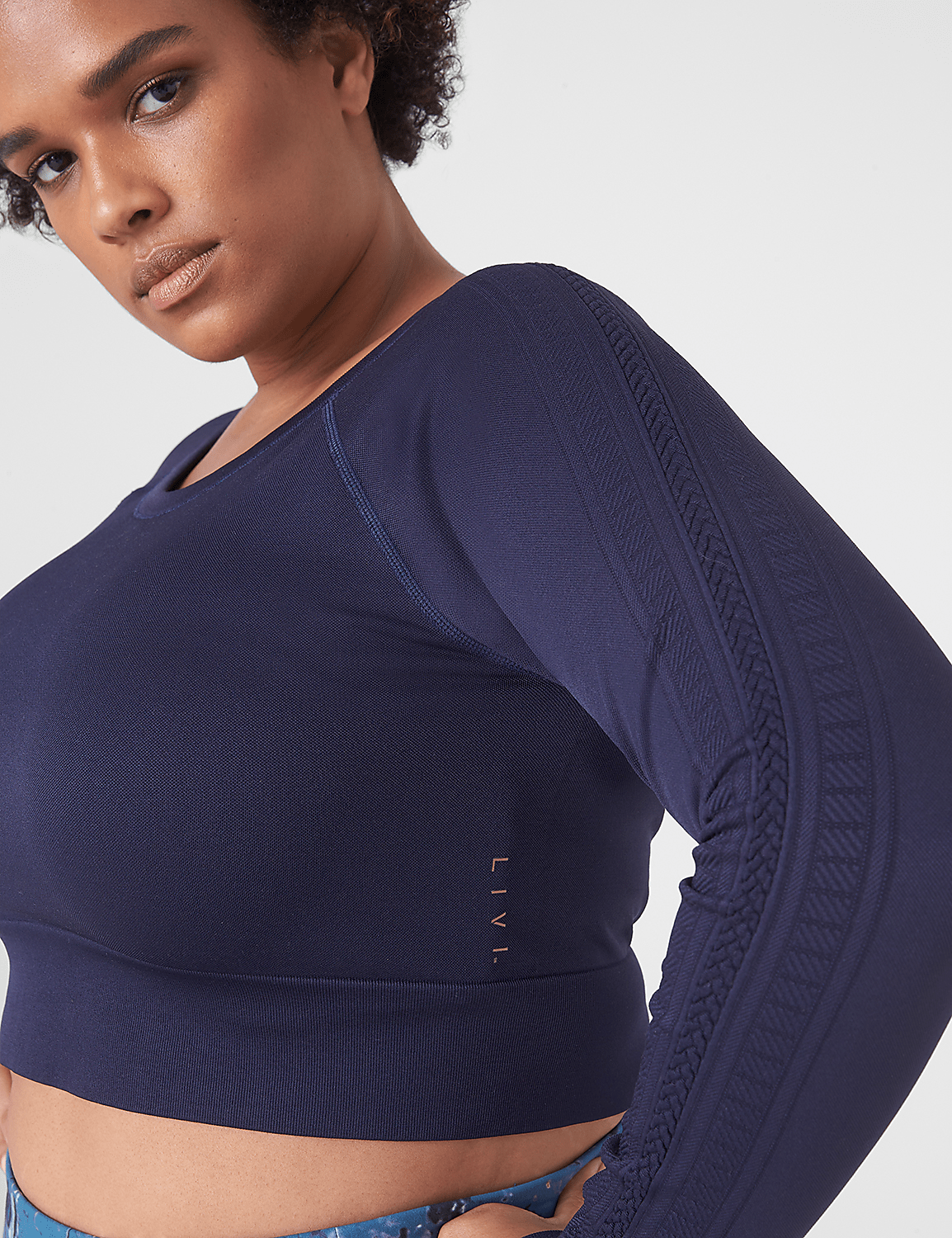 LIVI Seamless Fitted Sleeve-Detail Crop Tee Product Image 4