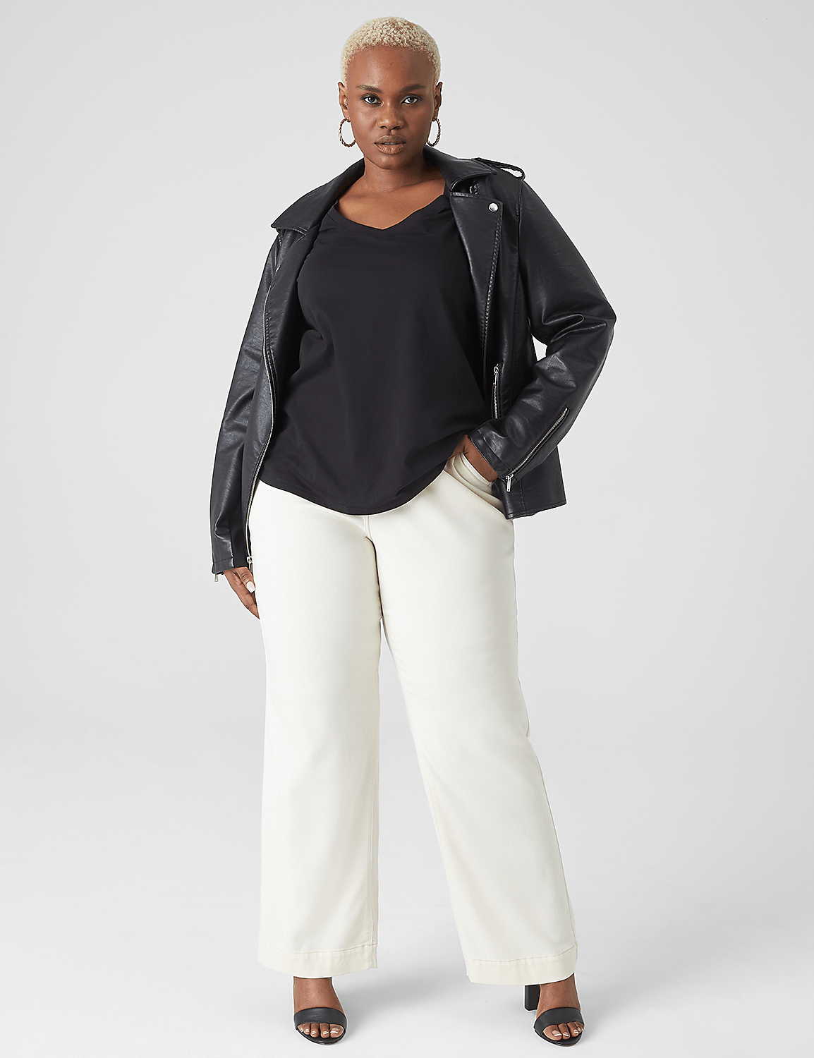 Essential V-Neck Tee Product Image 4