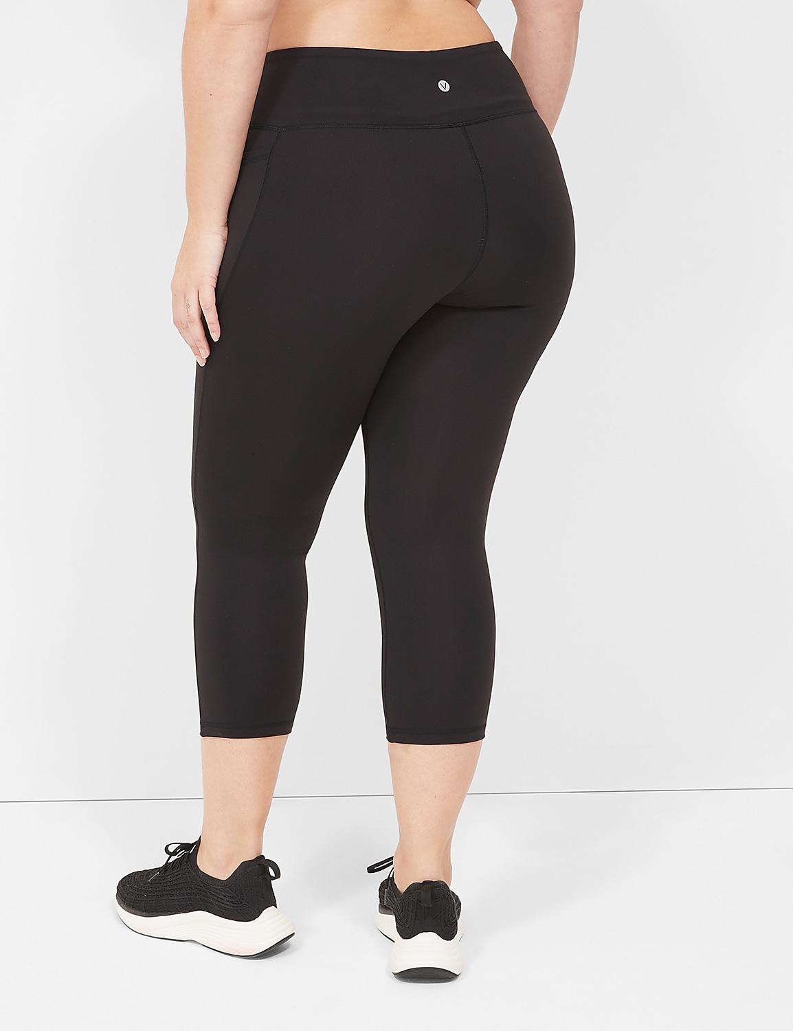 LIVI Soft 21" Capri Legging Product Image 2