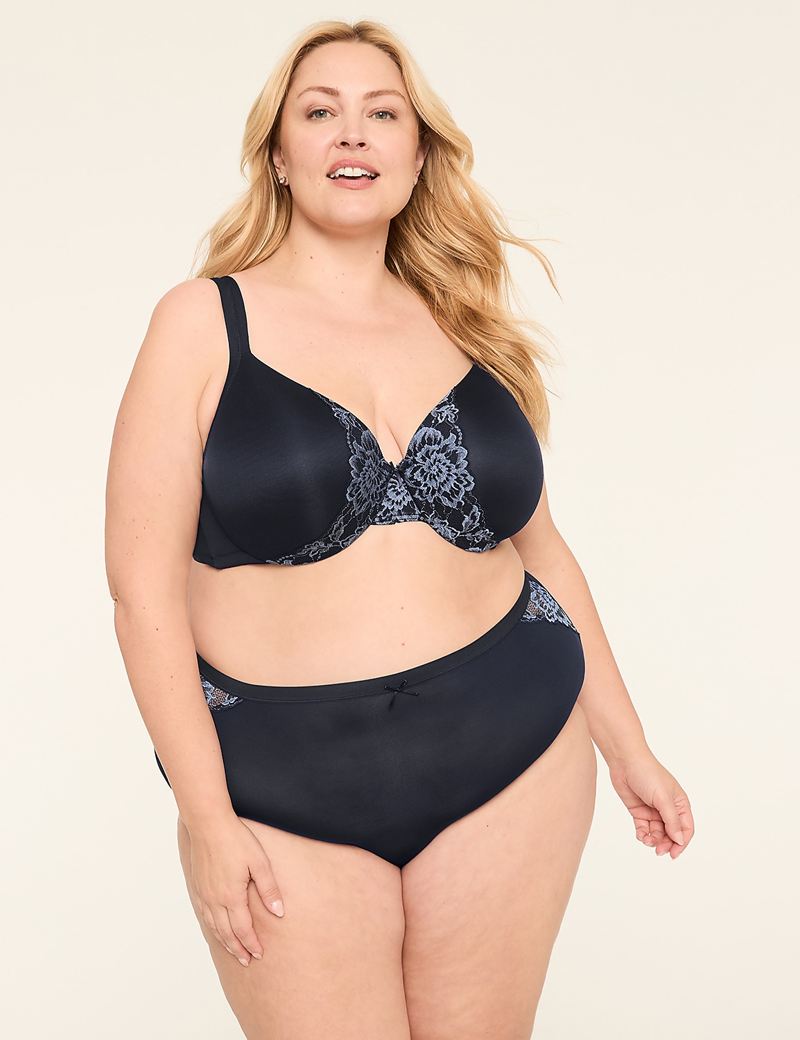 Smooth Lightly Lined Full Coverage Bra Product Image 4