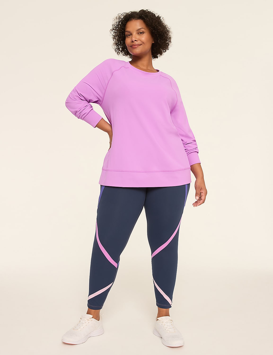 LIVI Soft Crew-Neck Sweatshirt Product Image 3