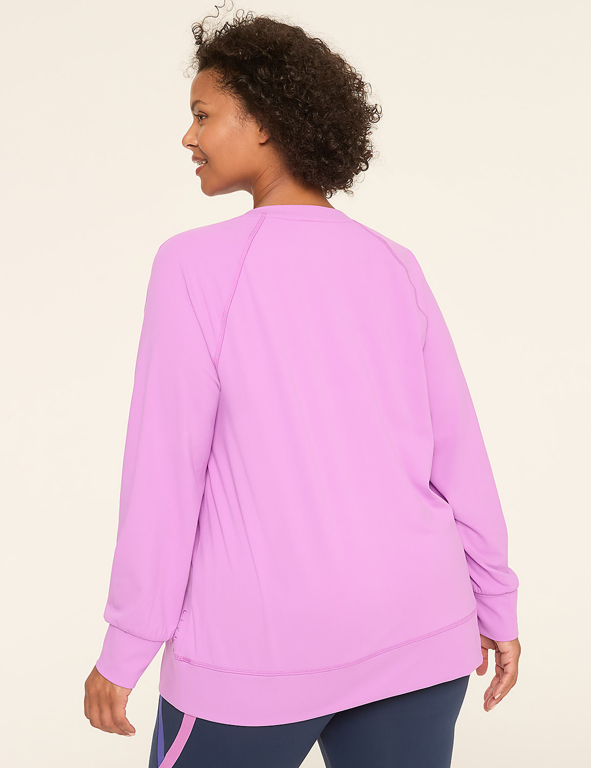 LIVI Soft Crew-Neck Sweatshirt Product Image 2