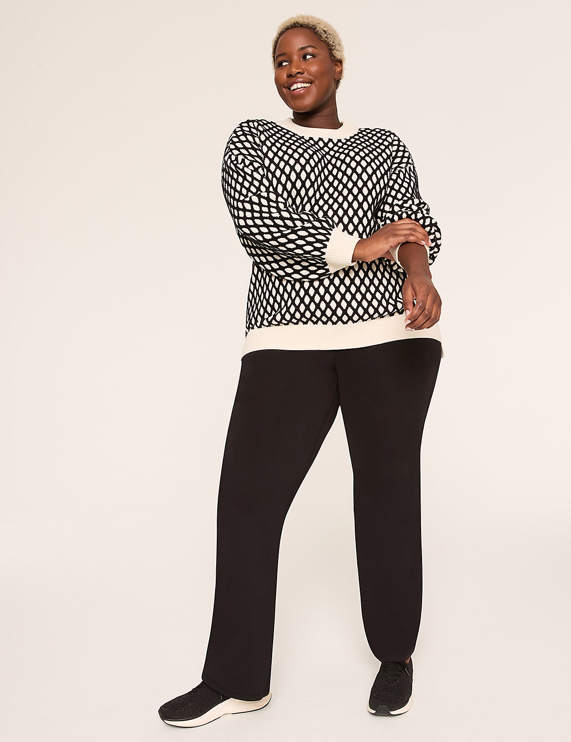 LIVI Crew-Neck Contrast Sweater Product Image 3