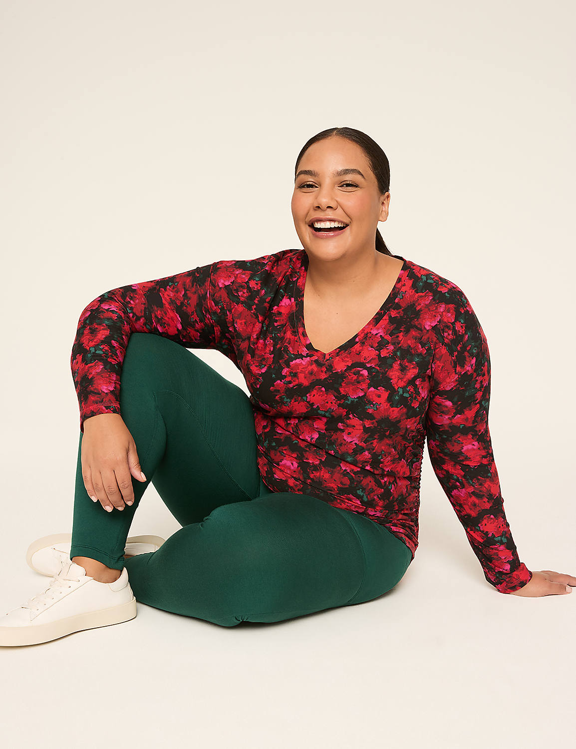 LIVI Soft Long-Sleeve Ruched-Side Tee Product Image 3