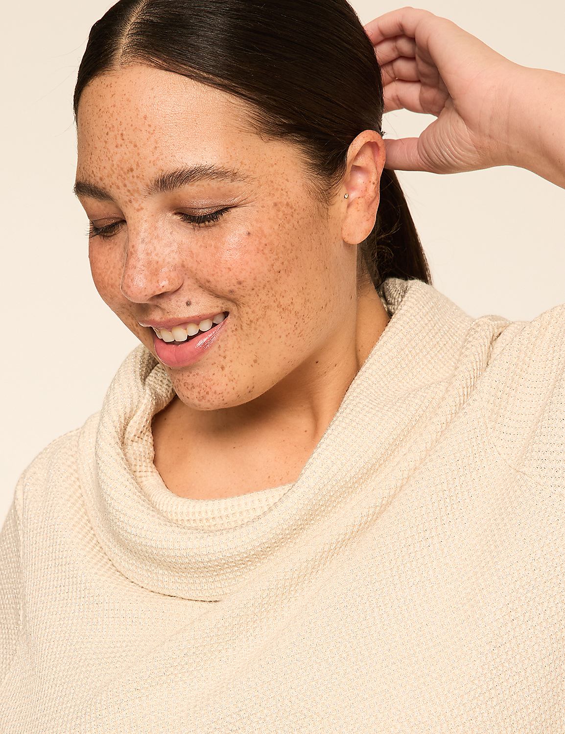 LIVI Shine Waffle Cowlneck Sweatshirt Product Image 4