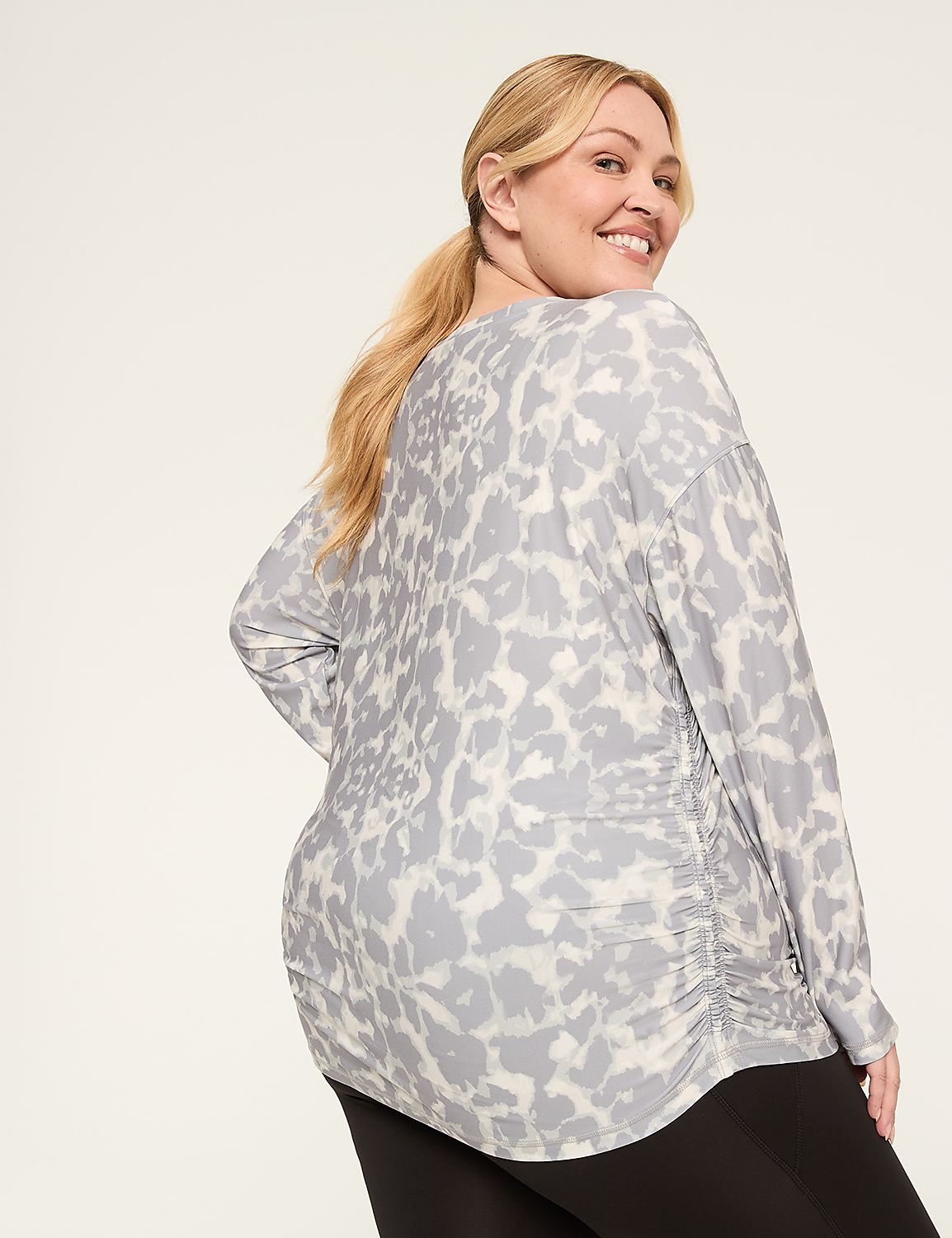 LIVI Soft Long-Sleeve Ruched-Side Tee Product Image 2