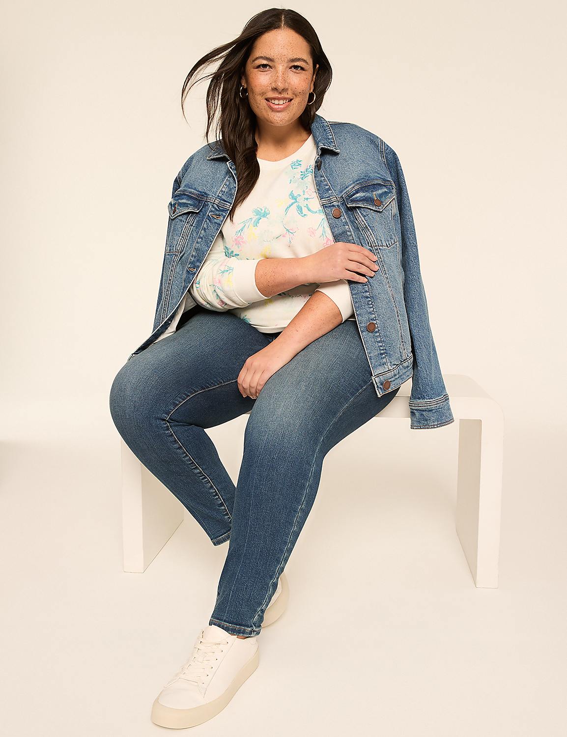 Printed Long-Sleeve Crew-Neck Sweatshirt Product Image 3
