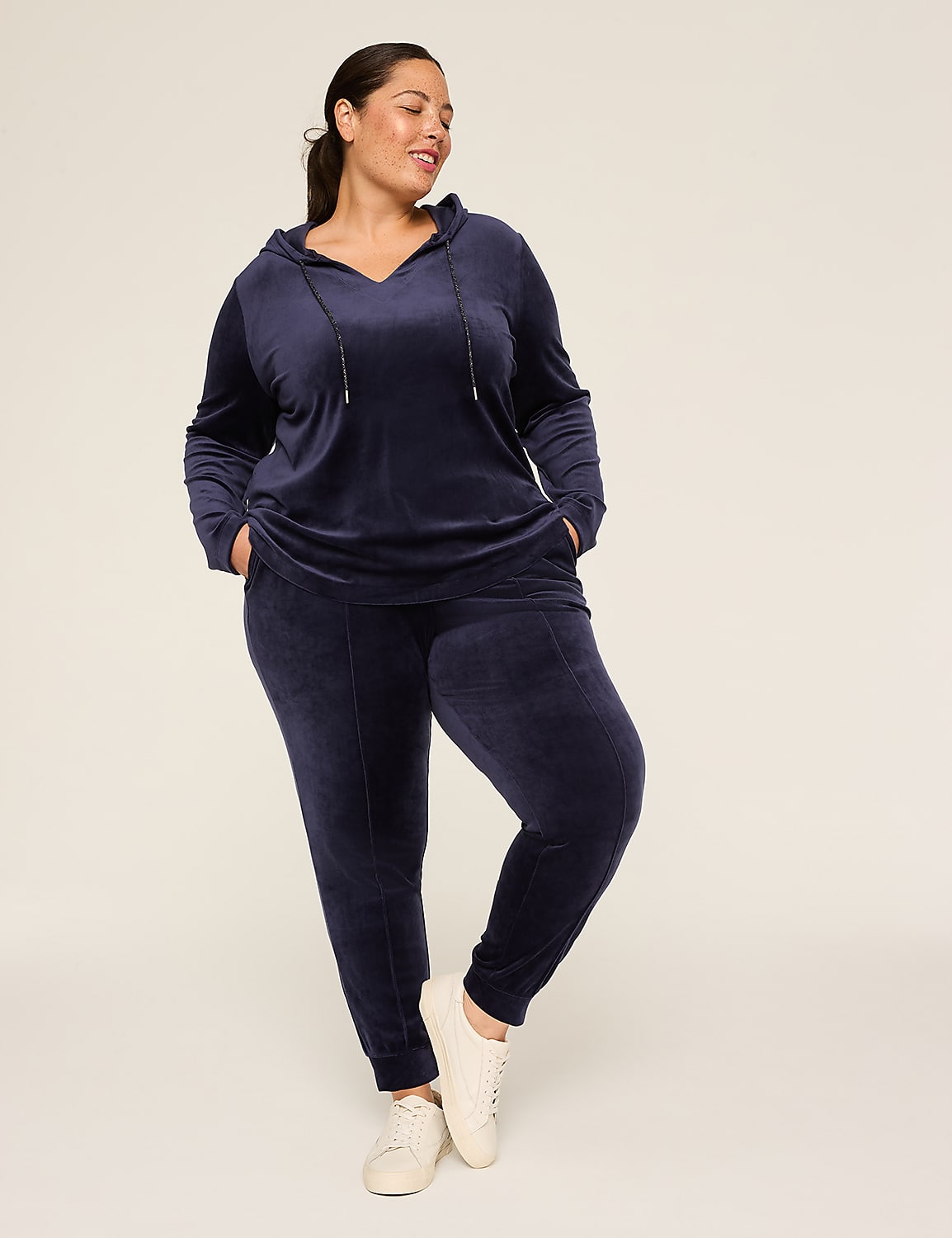 LIVI Velour Jogger Product Image 3