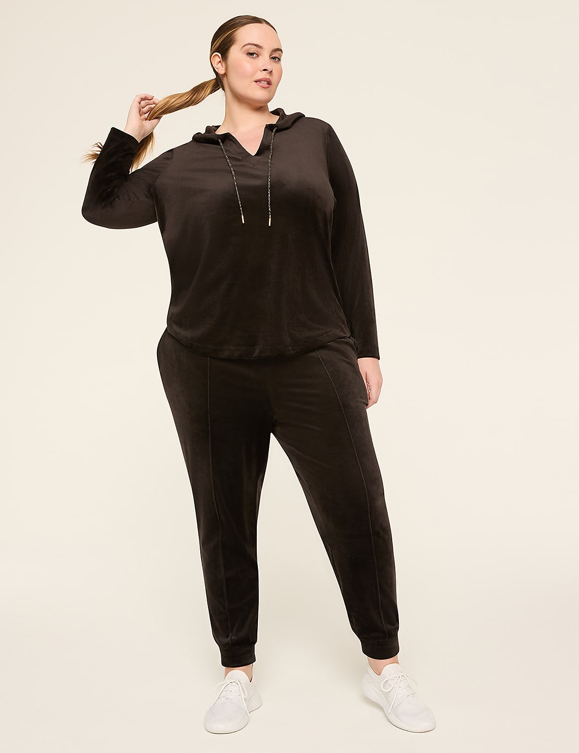 LIVI Velour Jogger Product Image 3