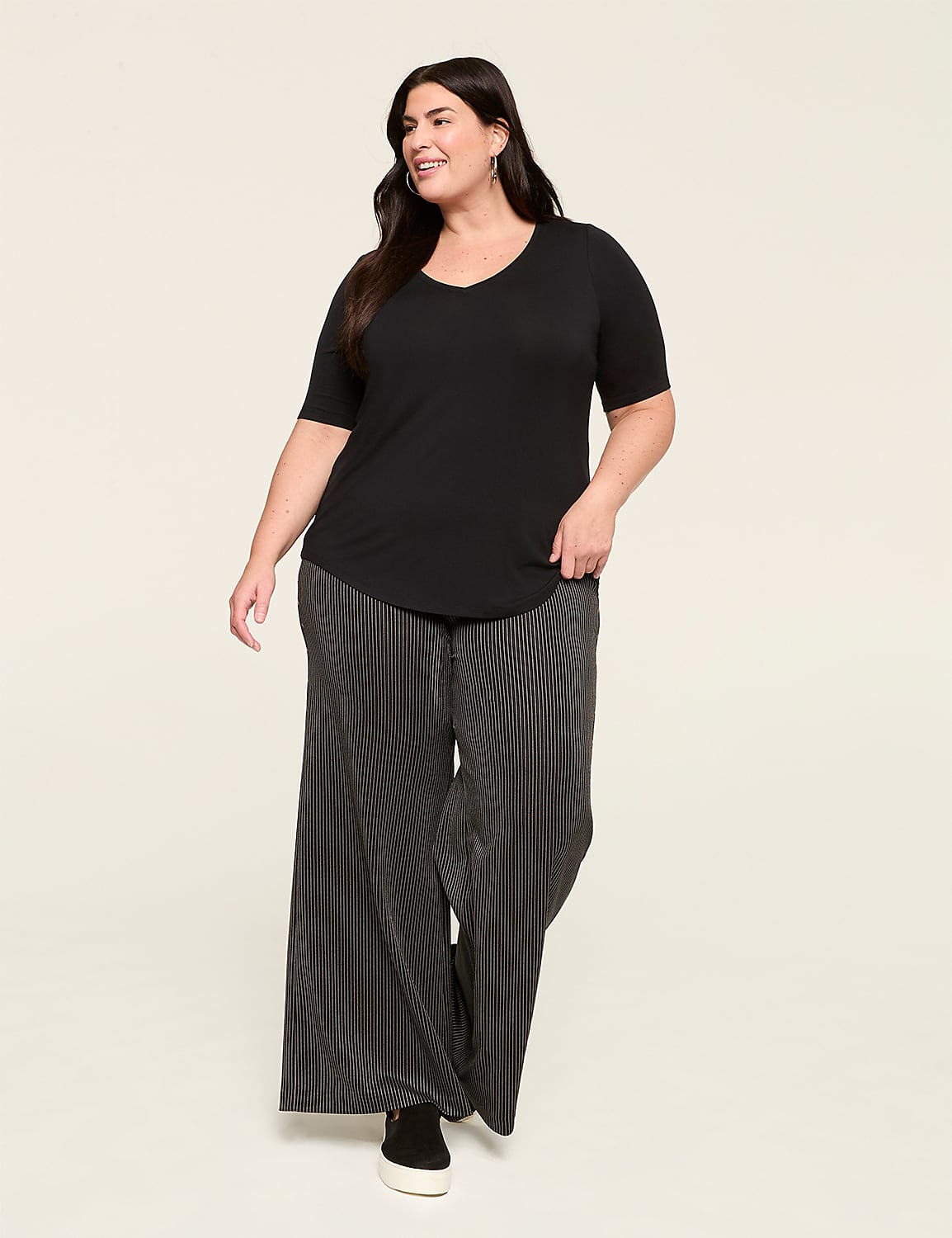 Perfect Sleeve V-Neck Curved-Hem Tee Product Image 3