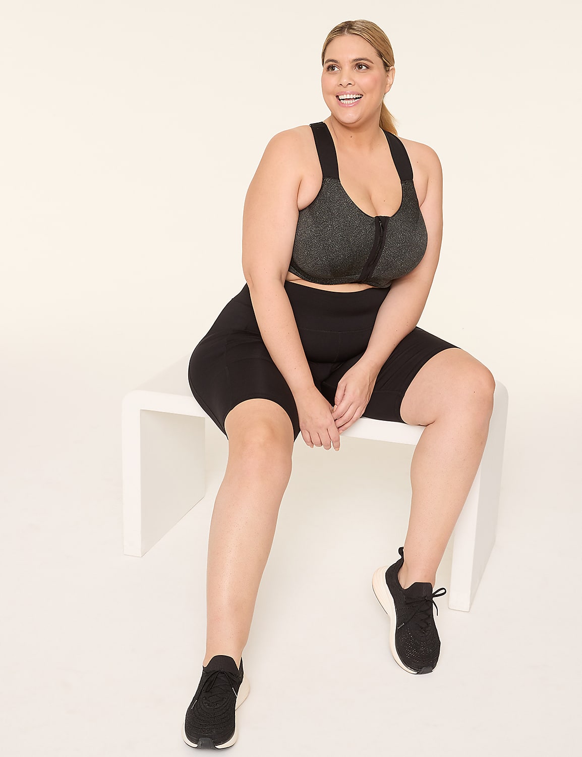 LIVI Max Support Comfort Zip-Front Sports Bra Product Image 3