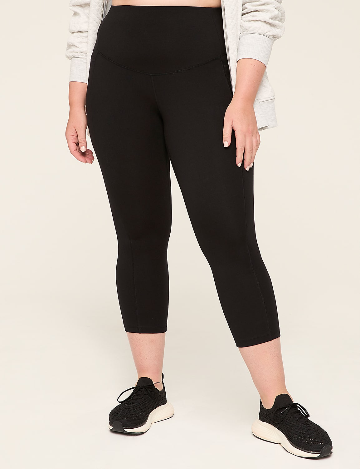 LIVI Smoothing Control Tech Signature Stretch 21" Capri Legging Product Image 1