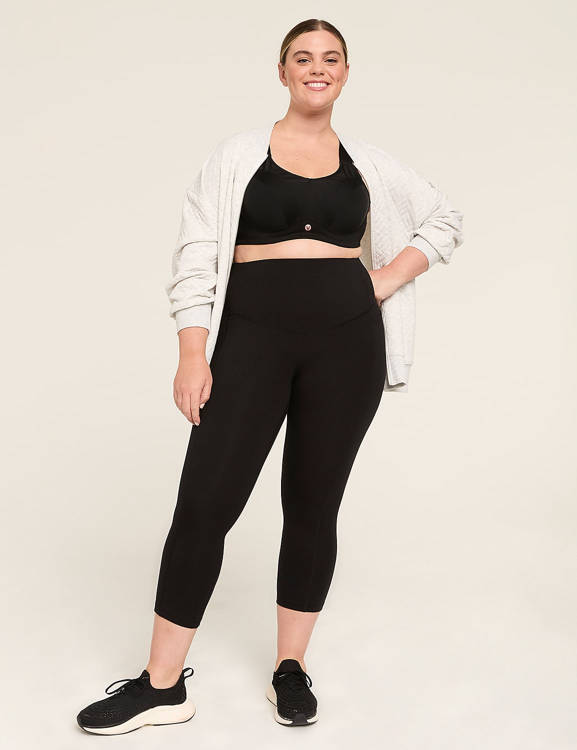 LIVI Smoothing Control Tech Signature Stretch 21" Capri Legging Product Image 3
