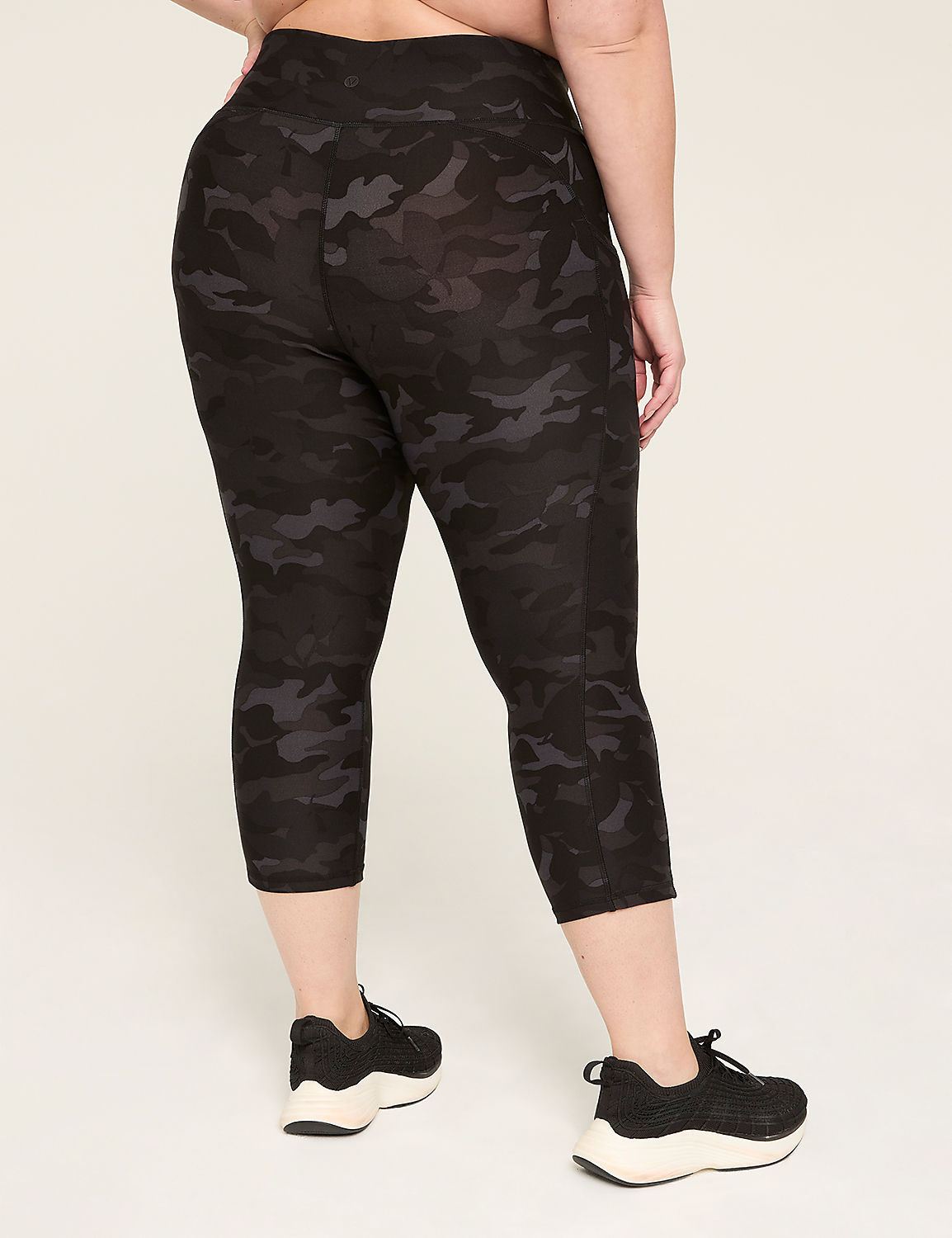 LIVI High-Rise Wicking Capri Legging Product Image 2