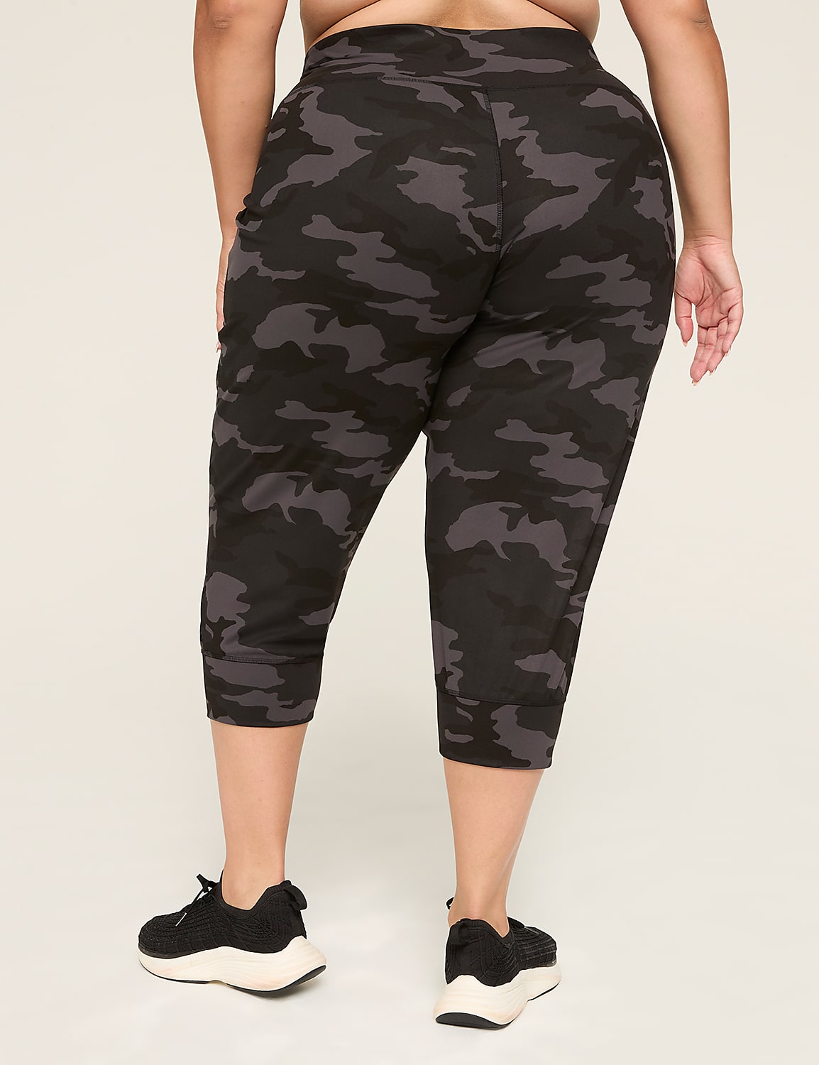 LIVI Soft Capri Jogger Product Image 2
