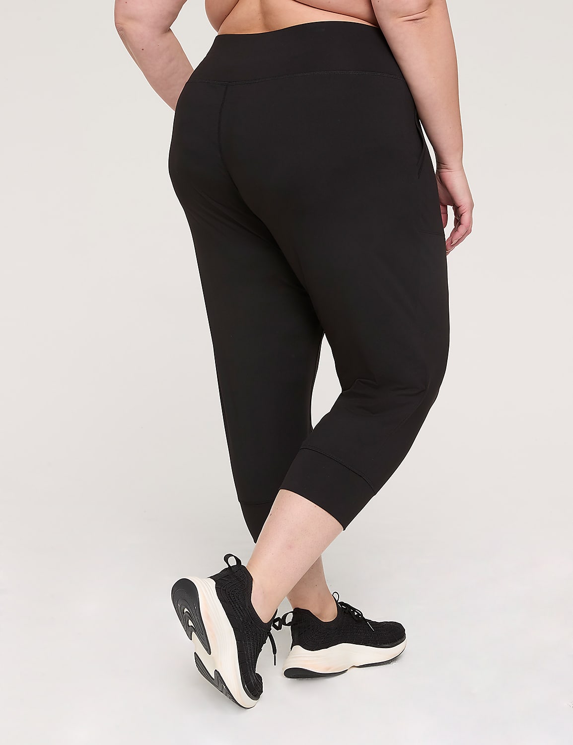 LIVI Soft Capri Jogger Product Image 2