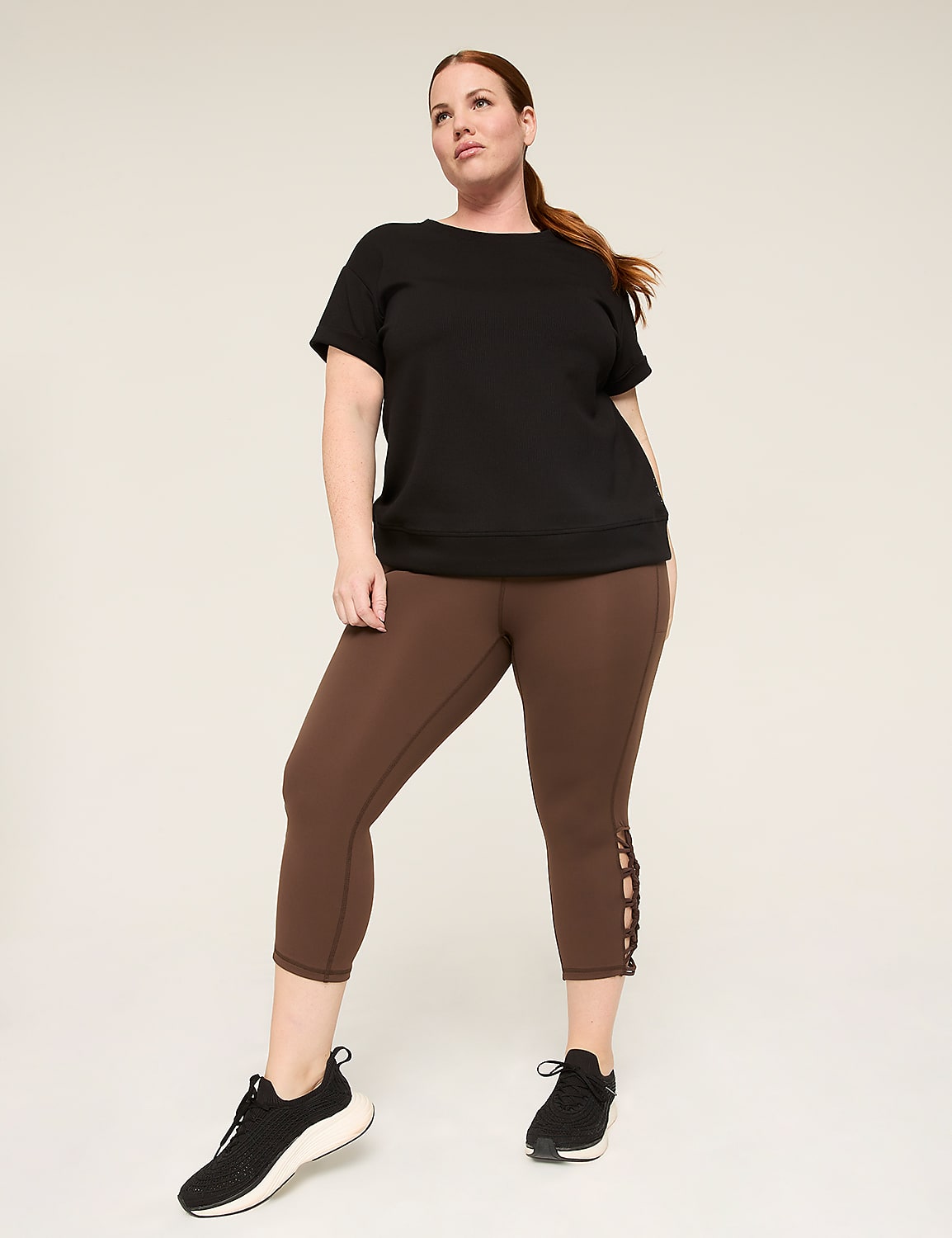 LIVI Soft Macrame-Detail 21" Capri Legging Product Image 3
